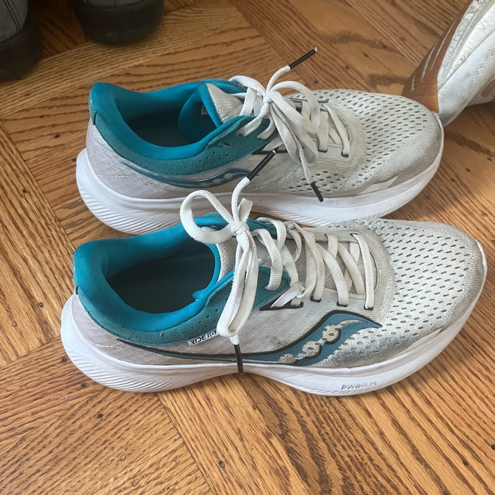 Saucony size 8 white and teal sneakers